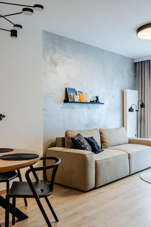 Klimatyzowany Apartament Very Berry Z Parkingiem W Poznaniu By Noclegi Renters Eksteriør billede