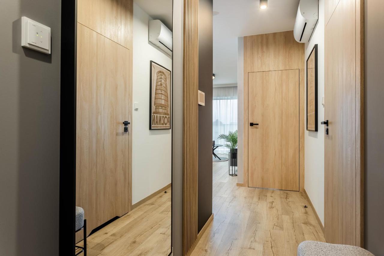 Klimatyzowany Apartament Very Berry Z Parkingiem W Poznaniu By Noclegi Renters Eksteriør billede
