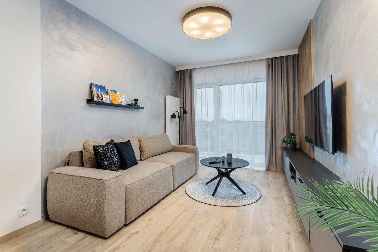 Klimatyzowany Apartament Very Berry Z Parkingiem W Poznaniu By Noclegi Renters Eksteriør billede